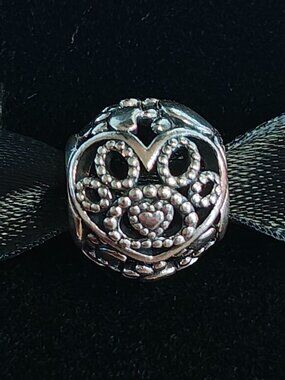 Authentic Pandora Fur Baby Hearts & Paw Prints Charm – 792248C00 Retired